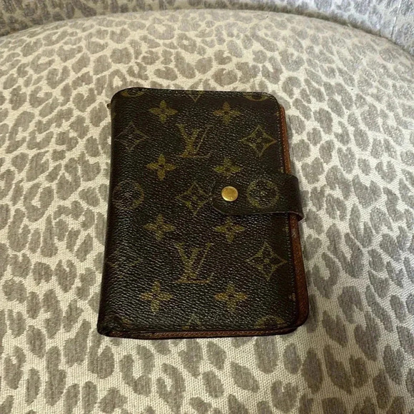 Louis Vuitton large wallet - Picture 1 of 14